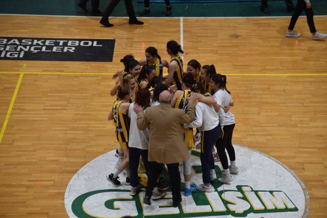 Menemen, İ̇zmir Büyükşehir’i Mağlup Etti