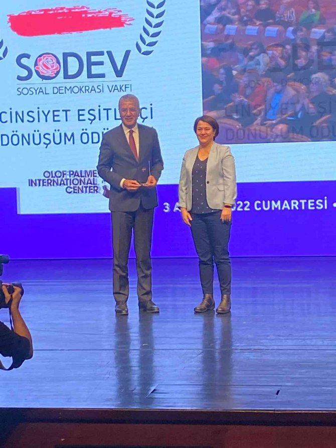 Mezitli Belediyesine ’Cinsiyet Eşitlikçi Dönüşüm Ödülü’