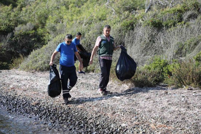 Gökova Körfezinde 19 Ton Çöp Toplandı