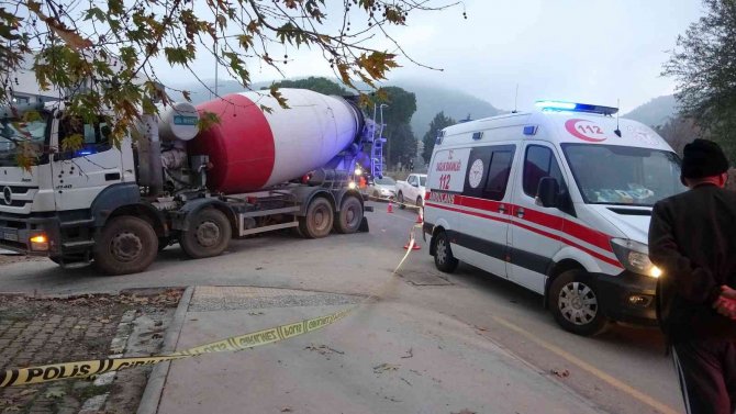 Motosiklet Sürücüsü Beton Mikserinin Altında Feci Şekilde Can Verdi