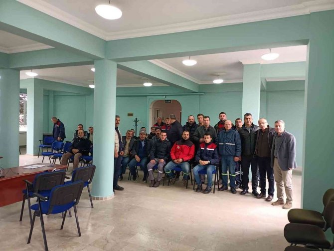 Mustafakemalpaşa’da Ağaç Kesimi Kursu