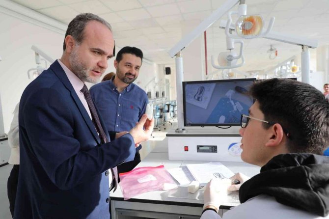 Niğde Ömer Halisdemir Üniversitesi Diş Hastanesi Hasta Almaya Başladı