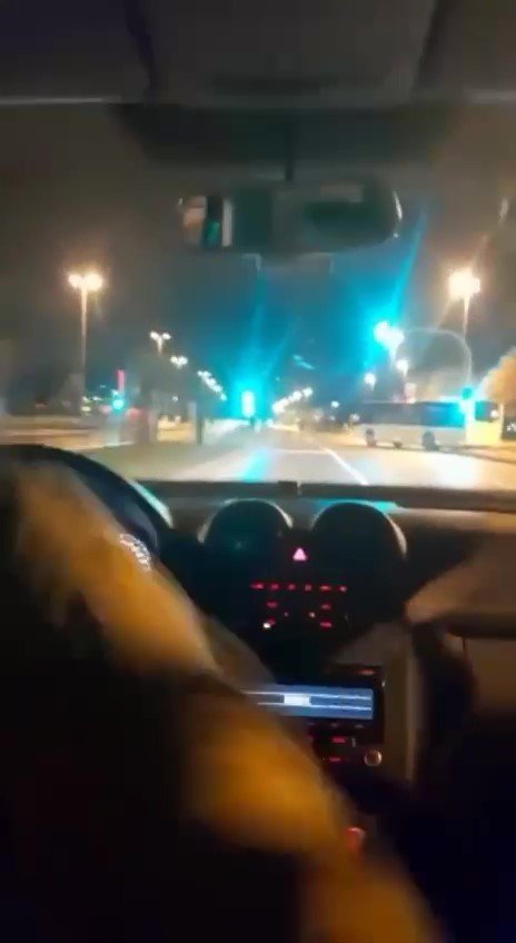 Pendik’te Kırmızı Işıkta Geçen İ̇ett Otobüsü Kazaya Neden Oldu