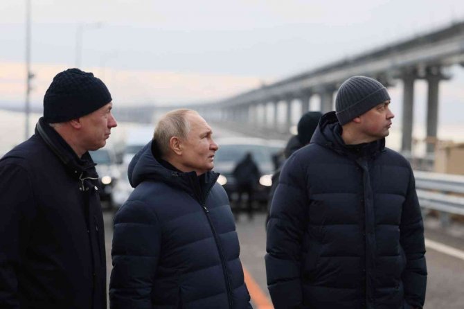 Putin Saldırı Sonrası Onarılan Kırım Köprüsü’nü Ziyaret Etti