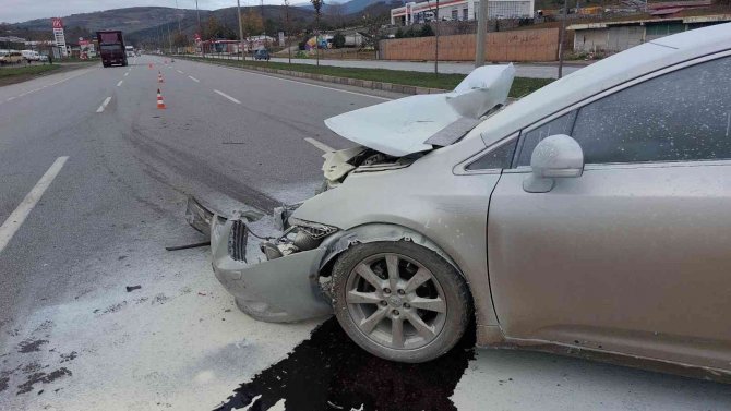 Samsun’da Tıra Arkadan Çarpan Otomobiilin Sürücüsü Öümden Döndü