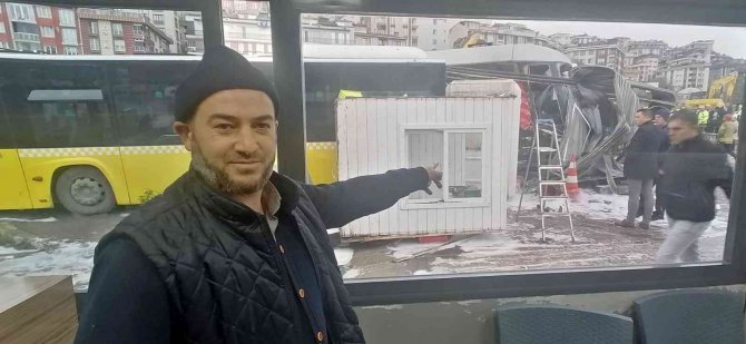 Tramvay Kazasından İnanılmaz Kurtuluş Kamerada: Kulübe Üzerine Yıkıldı