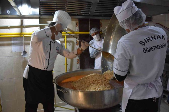 Şırnaklı 20 Bin Öğrenci Devletin Servis Ve Ücretsiz Yemek Hizmetinden Faydalanıyor