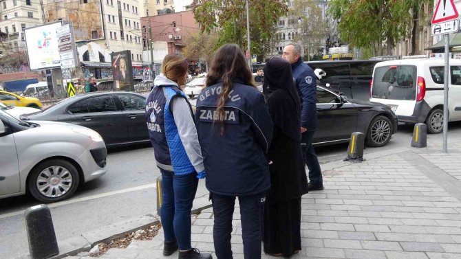 Çöpten Yemek Yeme Numarası Yapan Dilenciler Yakalandı