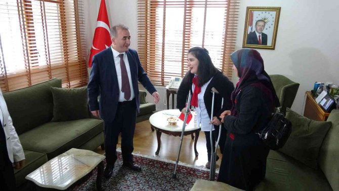 Kaymakam Olma Hayali İle Engelleri Aşan Genç Kıza Destek Sözü
