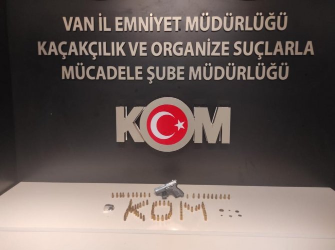Van’da Silah, Kaçak Malzeme, Fişek Ve Kopya Düzeneği Ele Geçirildi