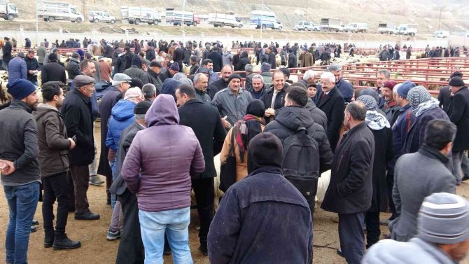 Başkan Kandaşoğlu’ndan Canlı Hayvan Borsası Müjdesi