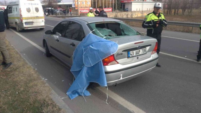 Yolun Karşısına Geçmeye Çalışan Yaşlı Adam Otomobilin Çarpmasıyla Hayatını Kaybetti