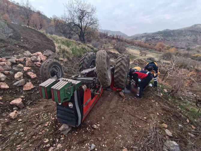 Traktörün Altında Kalan Yaşlı Adam Hayatını Kaybetti