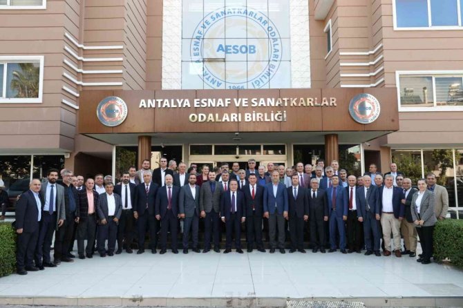 Başkan Böcek:"esnafla Rekabet İçinde Değiliz"