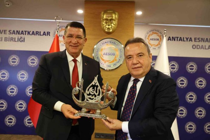 Başkan Böcek:"esnafla Rekabet İçinde Değiliz"