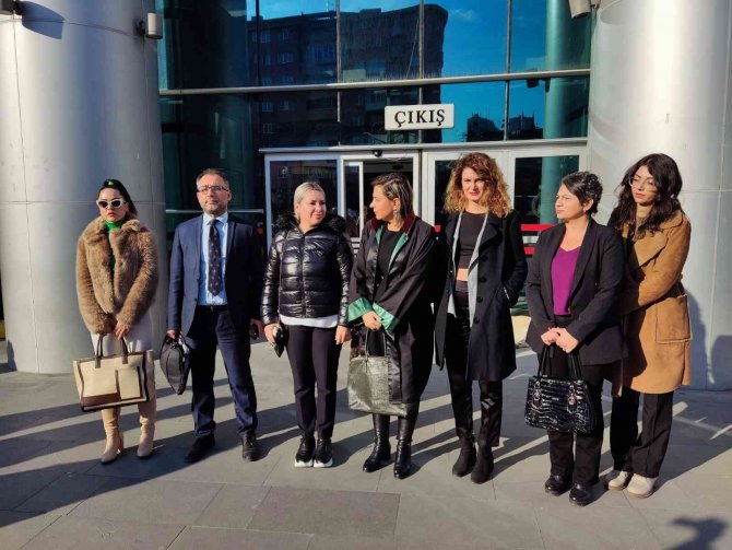 Eski Avukat Eş Ve Kavgayı Ayırmak İsteyen Şahsın Silahla Yaralanması Olayı