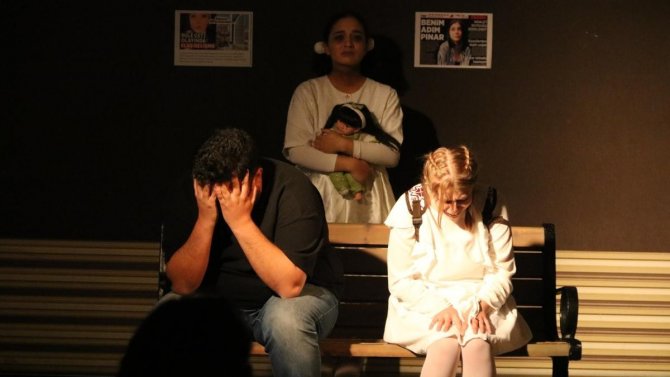 “Ayıplar Müzesi” Tiyatro Oyununa İlgi