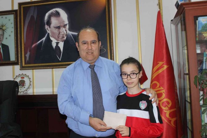 Kaymakam Ünal Başarılı Sporcuyu Ödüllendirdi