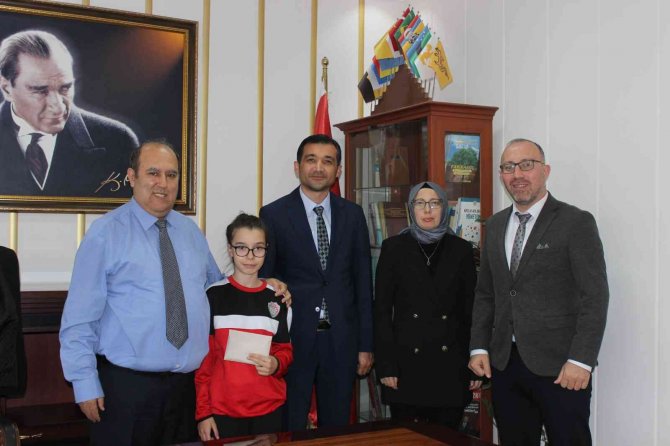 Kaymakam Ünal Başarılı Sporcuyu Ödüllendirdi