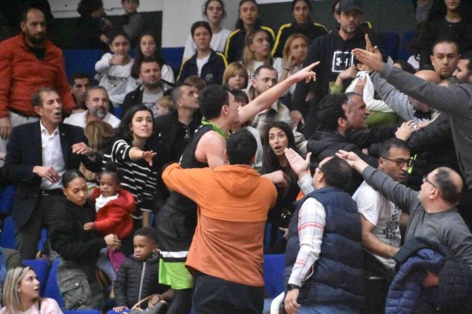 Olaylı Maçın Ardından Aliağa Petkimspor’dan Açıklama: "Çıkan Olayların Sebebi Provokasyon"