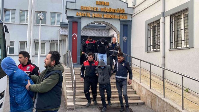 Kadınlara Zorla Fuhuş Yaptıran 12 Çete Üyesi Tutuklandı