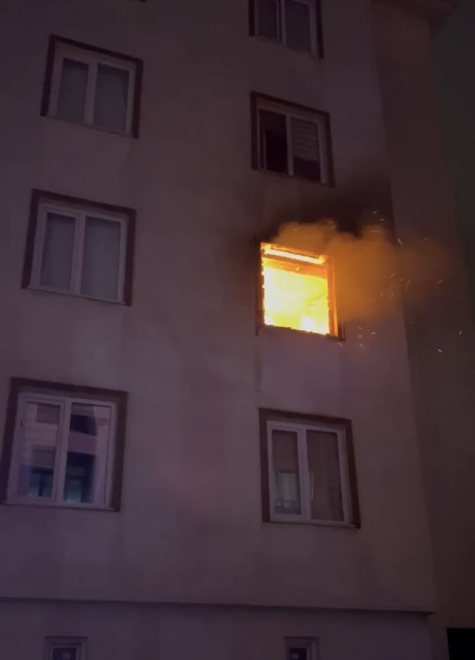 Bursa’da Ev Alev Alev Yandı..komşusu Film İzler Gibi İzledi