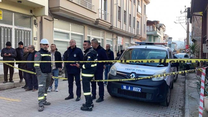 Bursa’da Hareketli Saatler...çökme Tehlikesi Olan 4 Katlı Bina Boşaltıldı