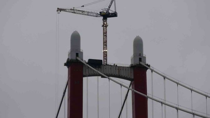 1915 Çanakkale Köprüsü Kulelerine Seyit Onbaşı’nın Sırtlayarak Kaldırdığı 4 Top Mermisi Figürü Yerleştirildi