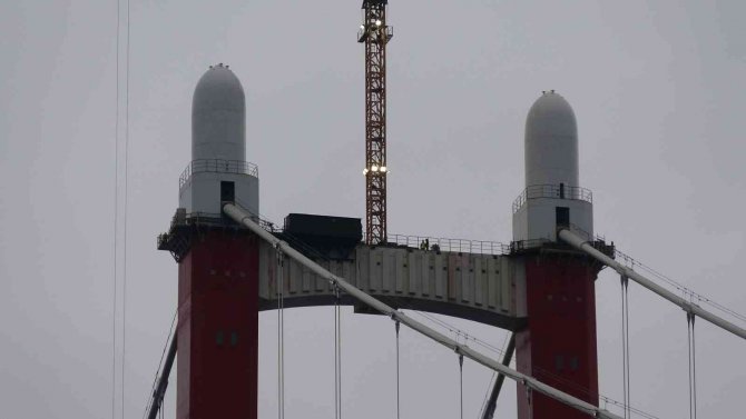 1915 Çanakkale Köprüsü Kulelerine Seyit Onbaşı’nın Sırtlayarak Kaldırdığı 4 Top Mermisi Figürü Yerleştirildi