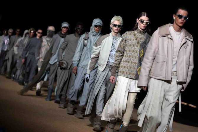 Fransız Moda Devinden Mısır Piramitlerinde Görkemli Defile