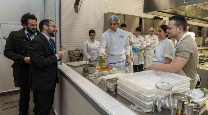 Gastronomi Öğrencileri İ̇talyan Şef İle Pizza Yaptı
