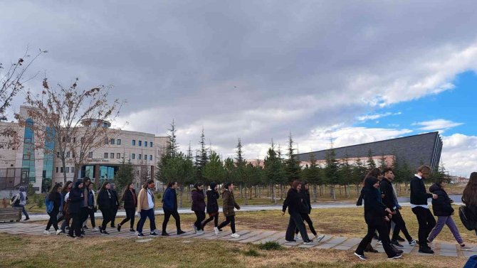 Lise Öğrencilerinden Nevü’ye Teknik Gezi