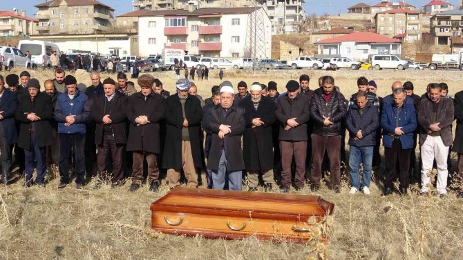 Silahla Vurulan 3 Kişi Gözyaşları Arasında Toprağa Verildi