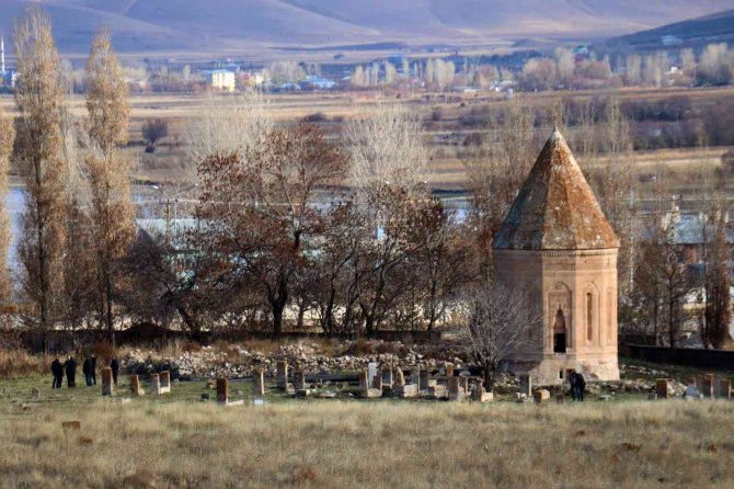 Gevaş Türk İ̇slam Mezarlığı Açık Hava Müzesine Dönüşüyor