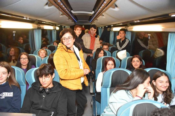 Liseli Gençlerde 2. Kafile Ankara’ya Uğurladı