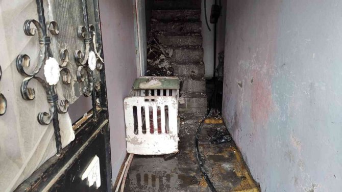 Sultangazi’de Öz Oğlu Tarafından Yakılmak İstenen Kadının Evi Kundaklandı