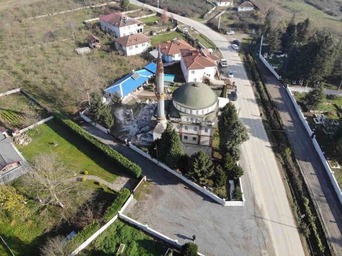 Bayram Günlerinde Köylülerin Buluşma Noktasıydı, Yıkıldı
