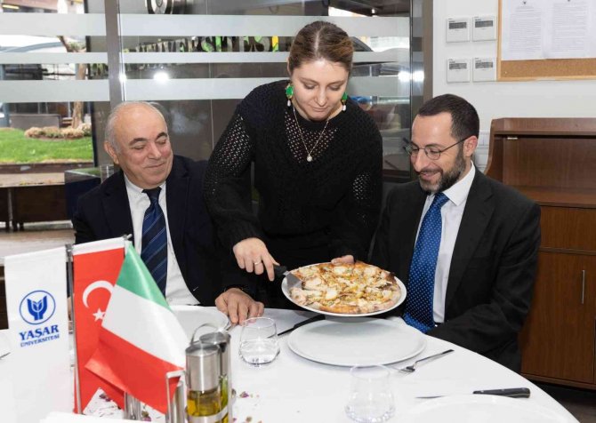 Gastronomi Öğrencileri İ̇talyan Şef İle Pizza Yaptı