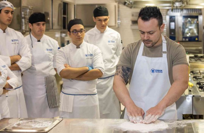 Gastronomi Öğrencileri İ̇talyan Şef İle Pizza Yaptı