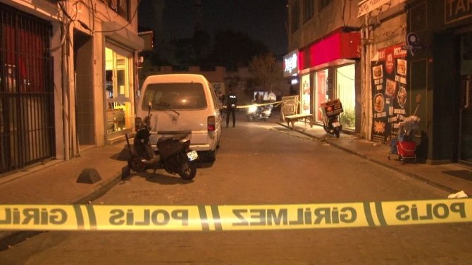 İ̇stanbul’da Restoran Önünde Silahlı Saldırı: Yolda Beklerken Bacağından Vuruldu