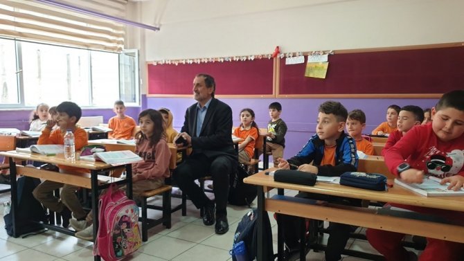 Başkan Şahin’den Depremzede Öğrencilere Destek