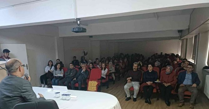 Üniversitede Edebiyat Ve Şiir Söyleyişi