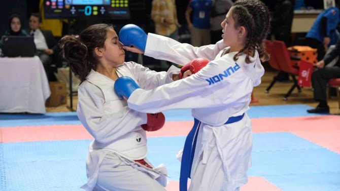 Kocaeli’de Karate Rüzgarı