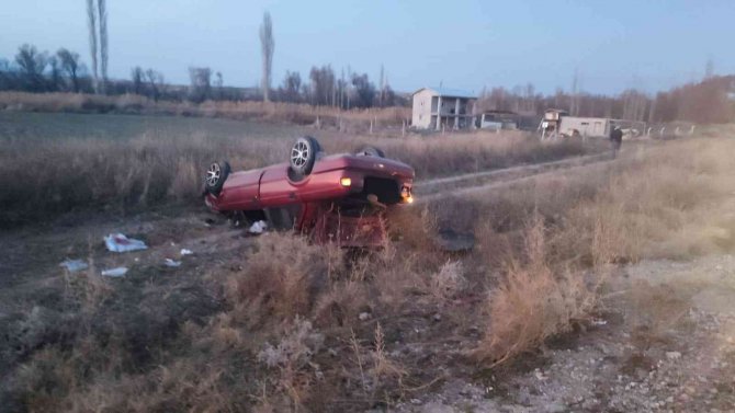 Kontrolden Çıkan Otomobil Devrildi, Sürücüsü Ağır Yaralandı