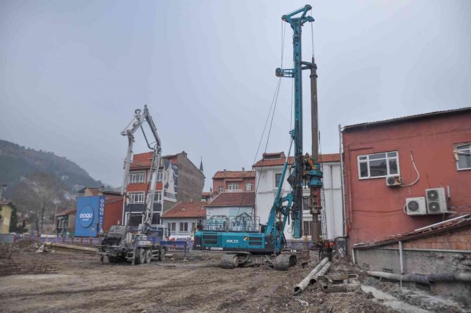 "30 Ağustos İ̇ş Merkezi Şehre Değer Katacak"