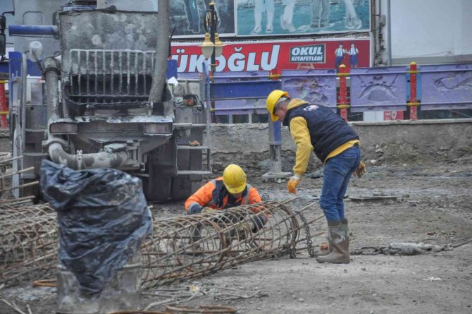"30 Ağustos İ̇ş Merkezi Şehre Değer Katacak"