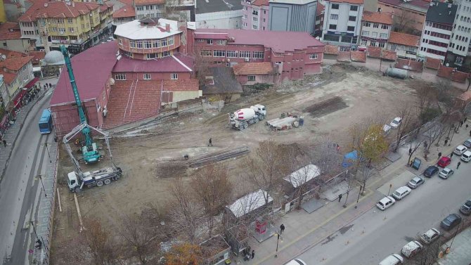 "30 Ağustos İ̇ş Merkezi Şehre Değer Katacak"