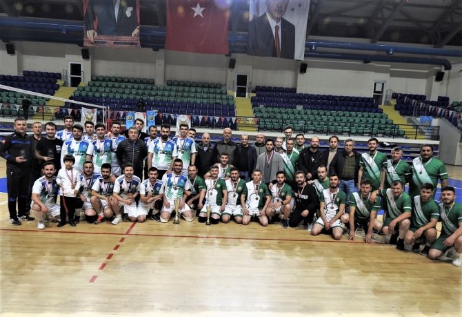 Voleybol Turnuvasında Şampiyon Gediz Ardıç Ormanspor
