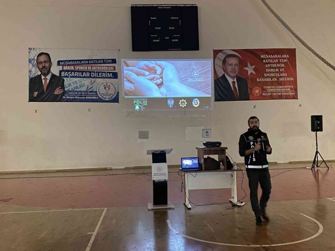Maltepe’de Ebeveynlere Narkorehber Semineri Verildi