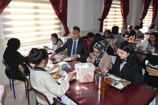 Bitlis’te 18 Bin 500 Öğrenciye Ücretsiz Yemek Hizmeti